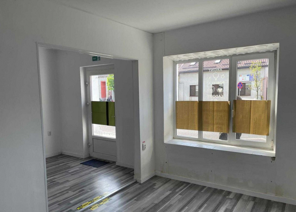 Spațiu de închiriat în zona centrală – 2 camere, 32 mp
