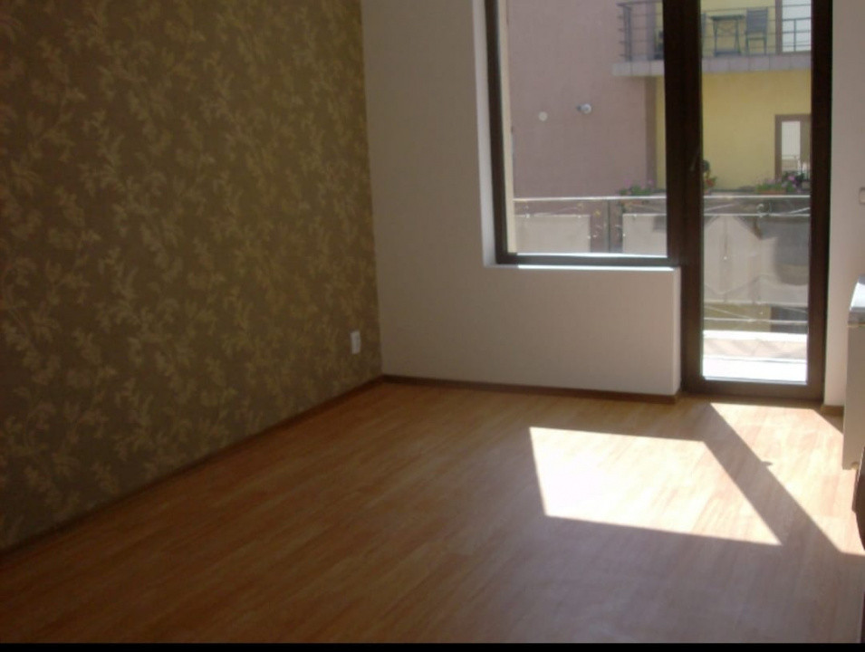 Vilă spațioasă cu 7 camere, terase și garaj – ideală pentru locuință sau birouri