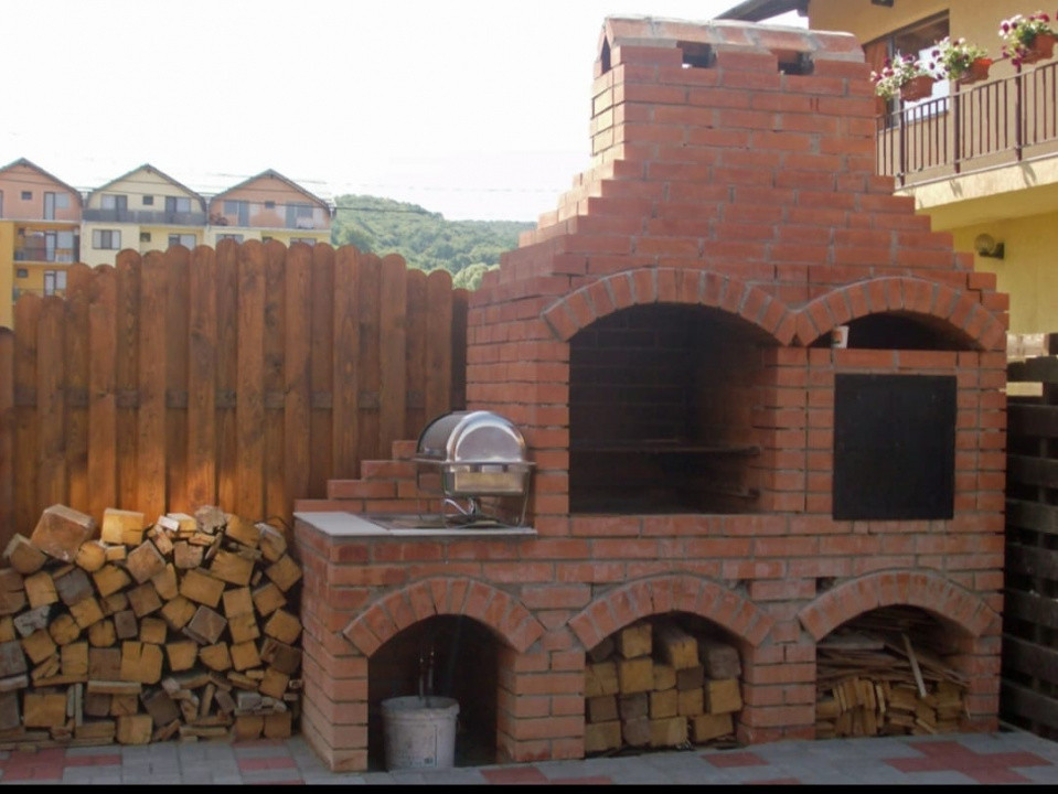 Vilă spațioasă cu 7 camere, terase și garaj – ideală pentru locuință sau birouri