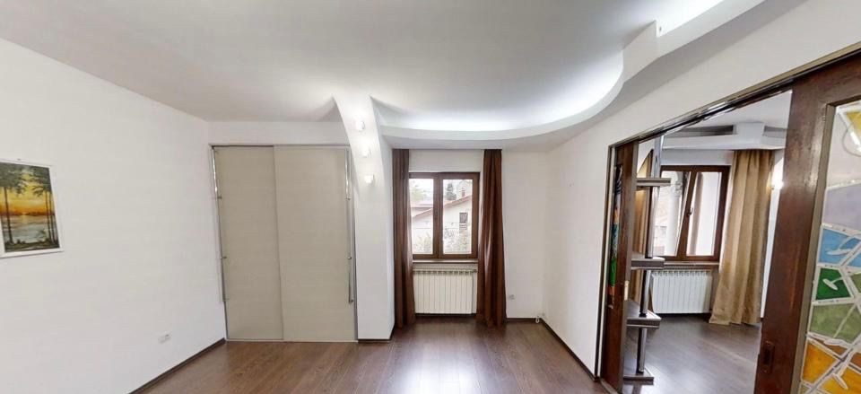 Apartament 5 camere vilă zona Piața Victoriei
