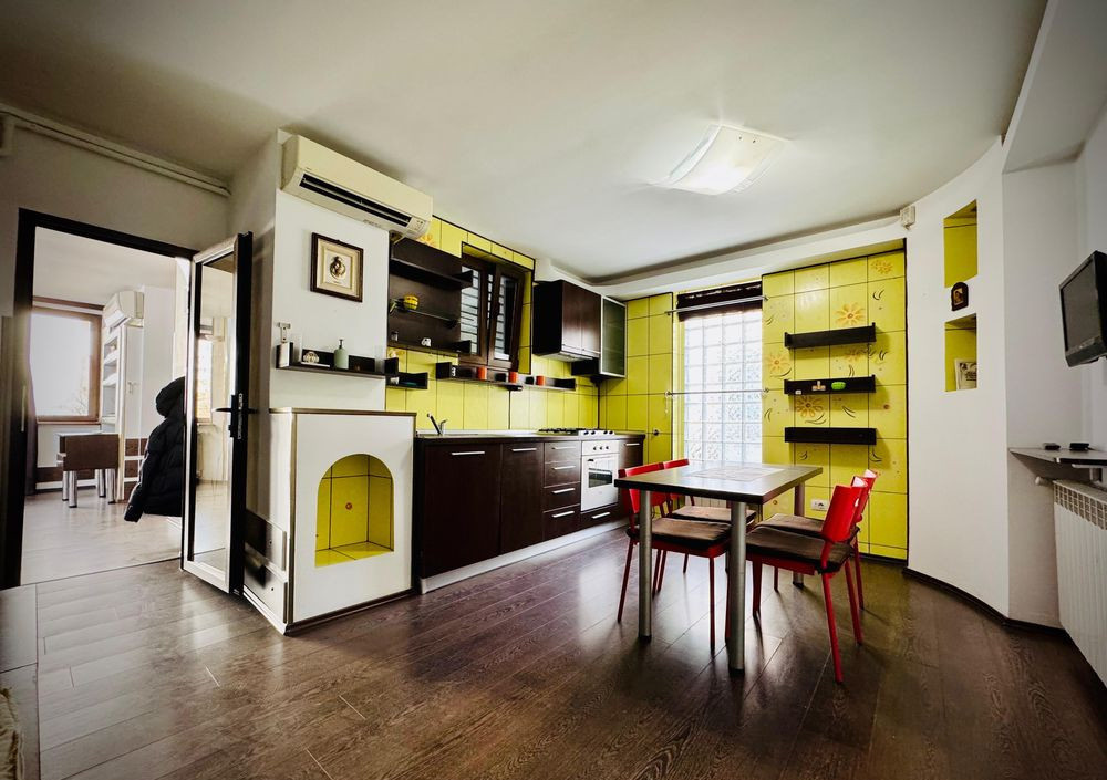 Apartament 5 camere vilă zona Piața Victoriei