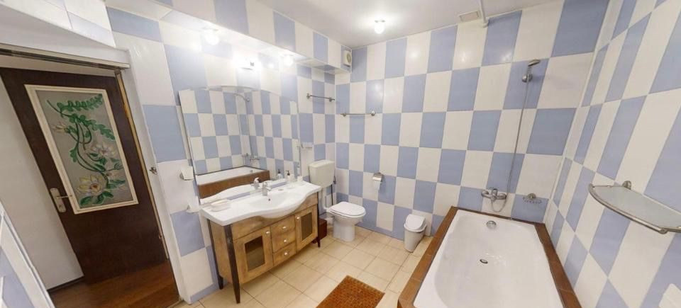 Apartament 5 camere vilă zona Piața Victoriei