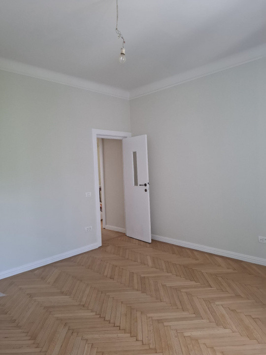 Apartament 4 camere zona Universitate
