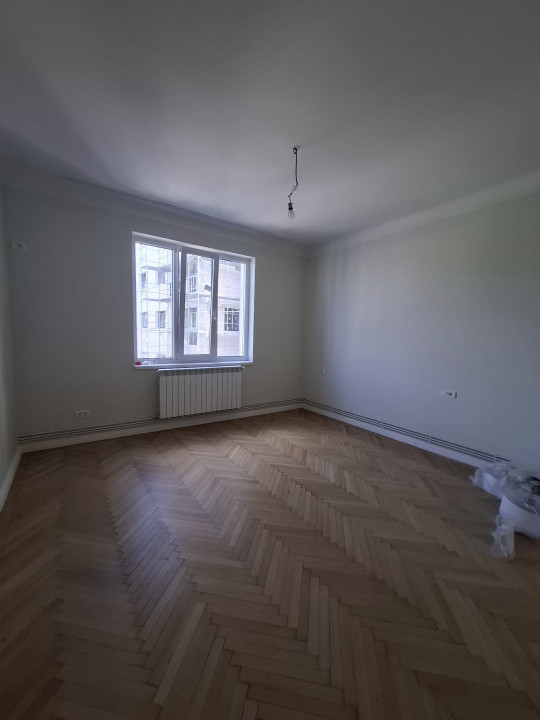 Apartament 4 camere zona Universitate