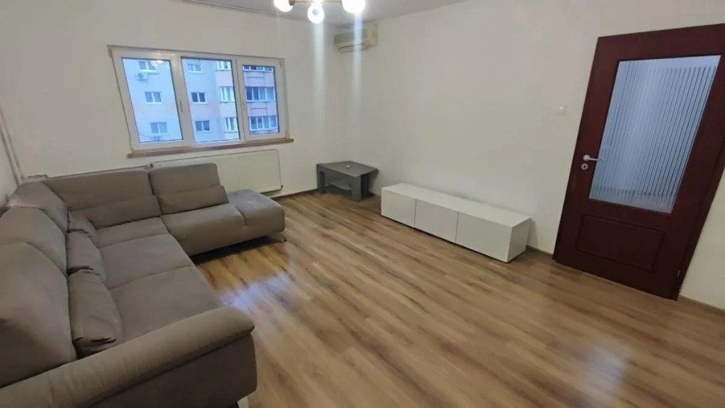 Închiriere apartament 3 camere – Mall Vitan