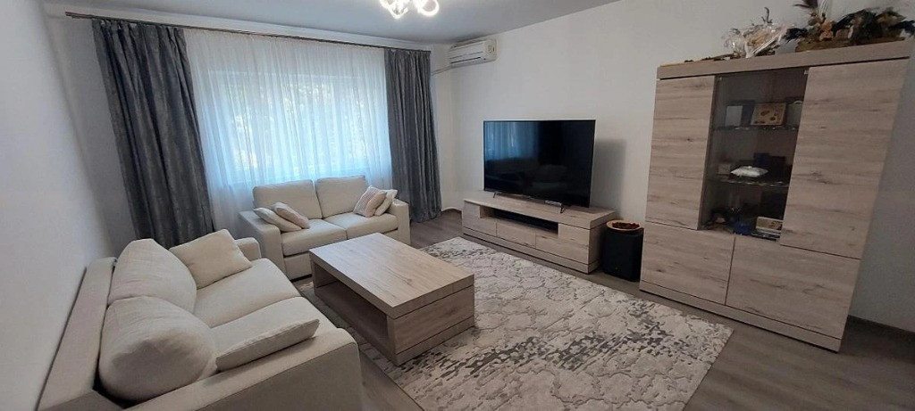 Închiriere apartament 3 camere | 76 mp | Bd. Unirii