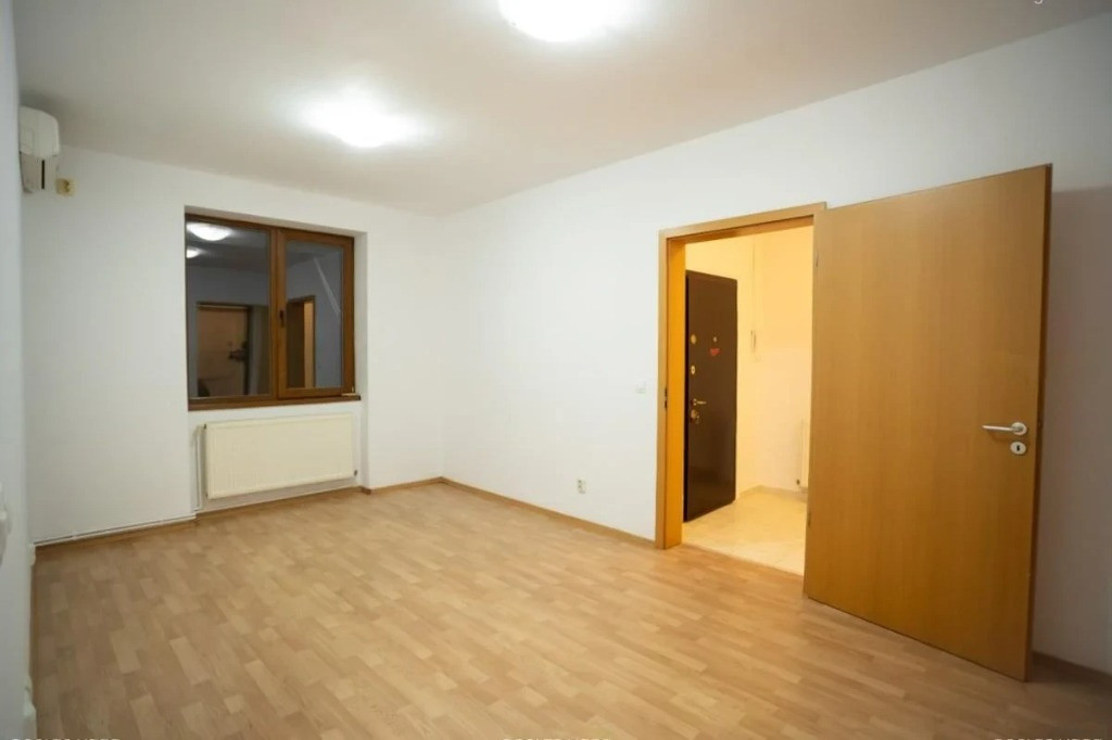 Închiriere apartament 3 camere într-o vilă centrală