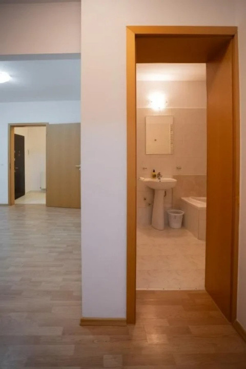 Închiriere apartament 3 camere într-o vilă centrală