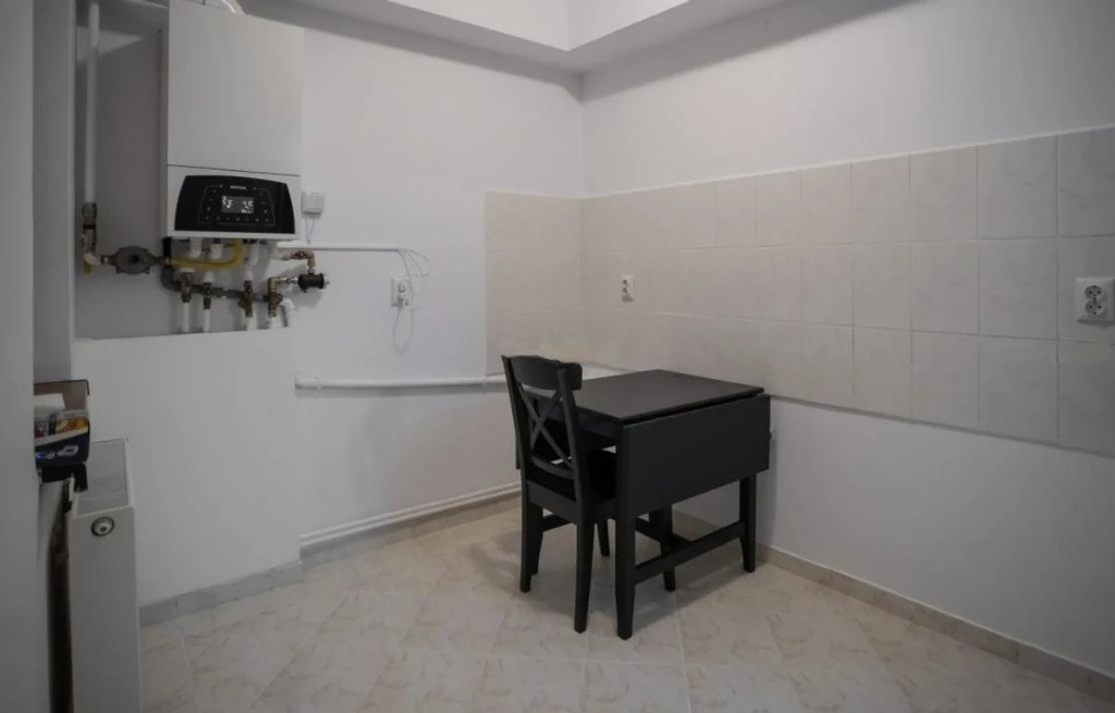 Închiriere apartament 3 camere într-o vilă centrală