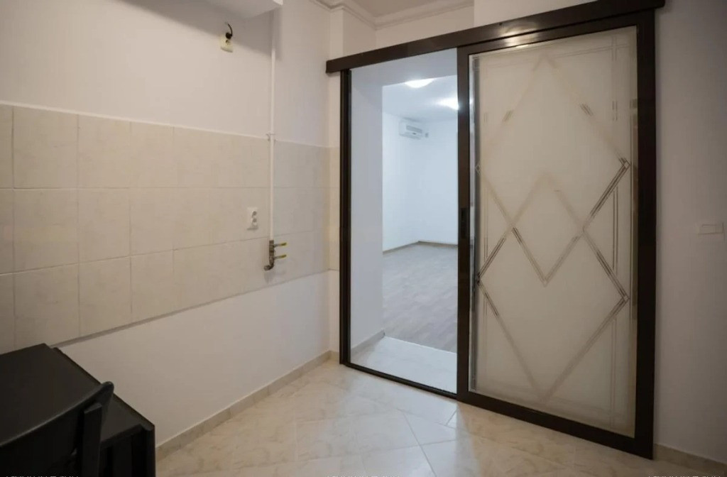 Închiriere apartament 3 camere într-o vilă centrală