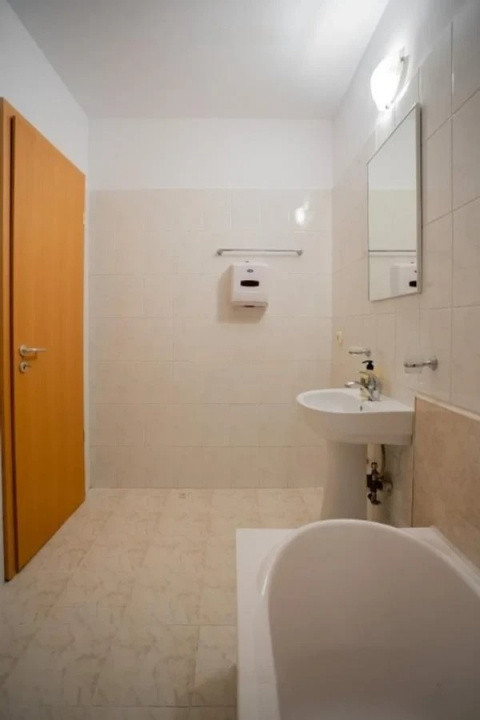 Închiriere apartament 3 camere într-o vilă centrală