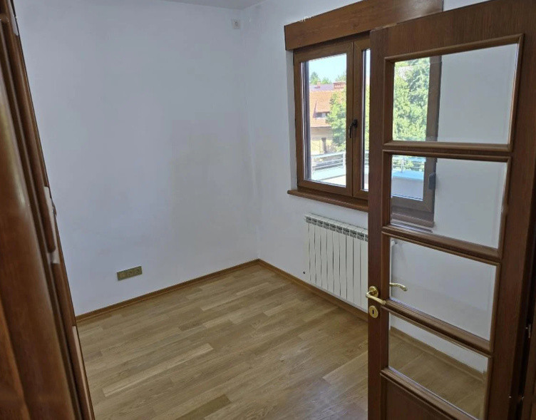 Apartament 5 camere vilă - Cotroceni