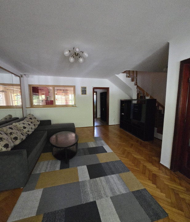 Apartament 4 camere in Vila | Centrala proprie | Damaroaia