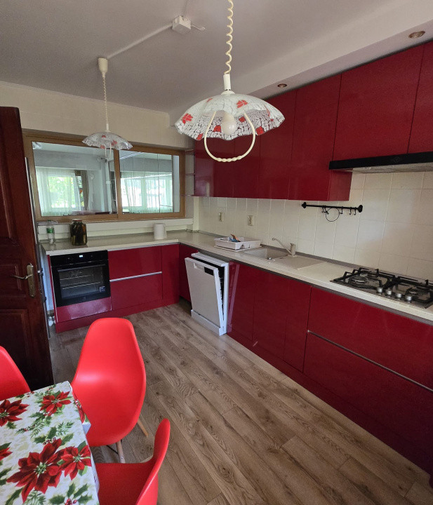 Apartament 4 camere in Vila | Centrala proprie | Damaroaia
