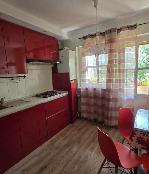 Apartament 4 camere in Vila | Centrala proprie | Damaroaia