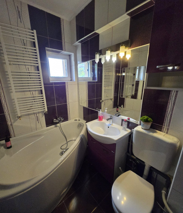 Apartament 4 camere in Vila | Centrala proprie | Damaroaia