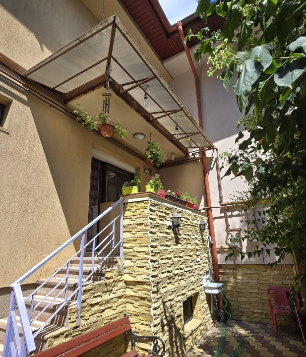Apartament 4 camere in Vila | Centrala proprie | Damaroaia
